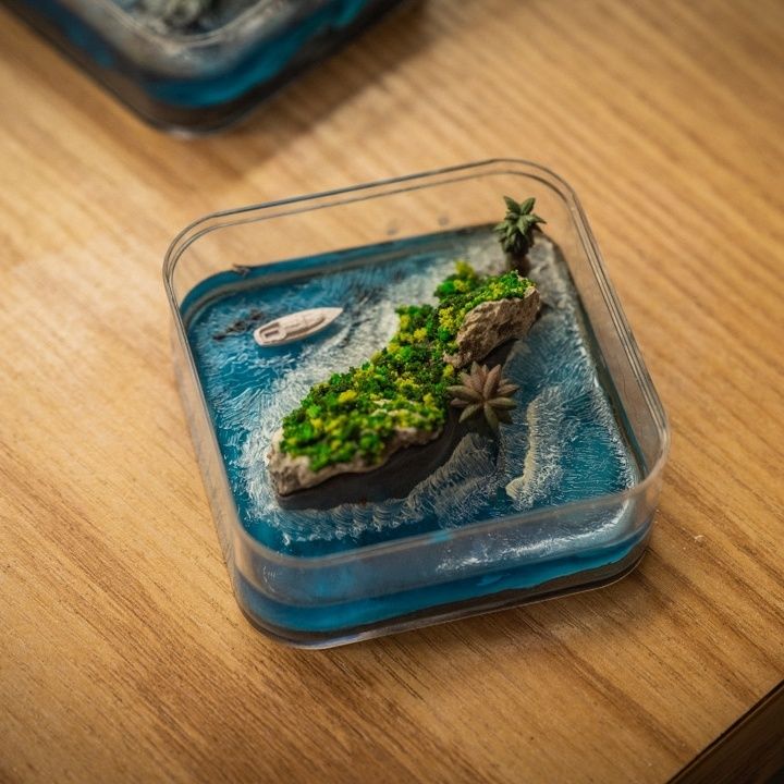 Handcrafted Micro-Island of Fa - Resin Art Ideas 评论和价格